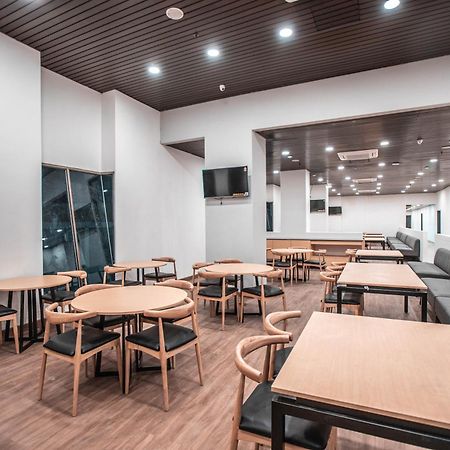 Super Oyo Townhouse 1 Hotel Salemba Jakarta Exterior foto