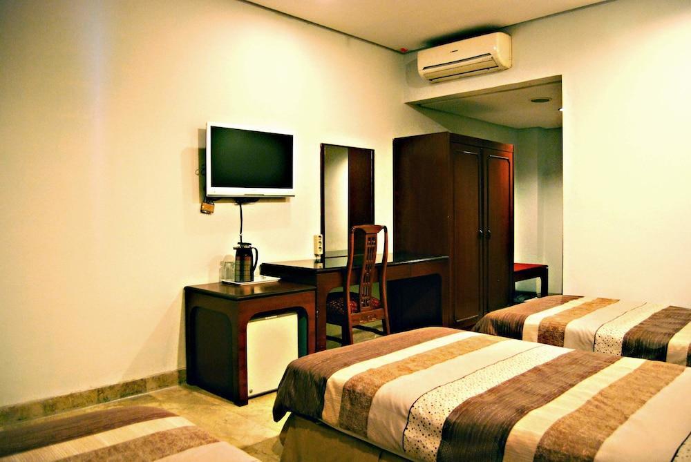 Super Oyo Townhouse 1 Hotel Salemba Jakarta Exterior foto