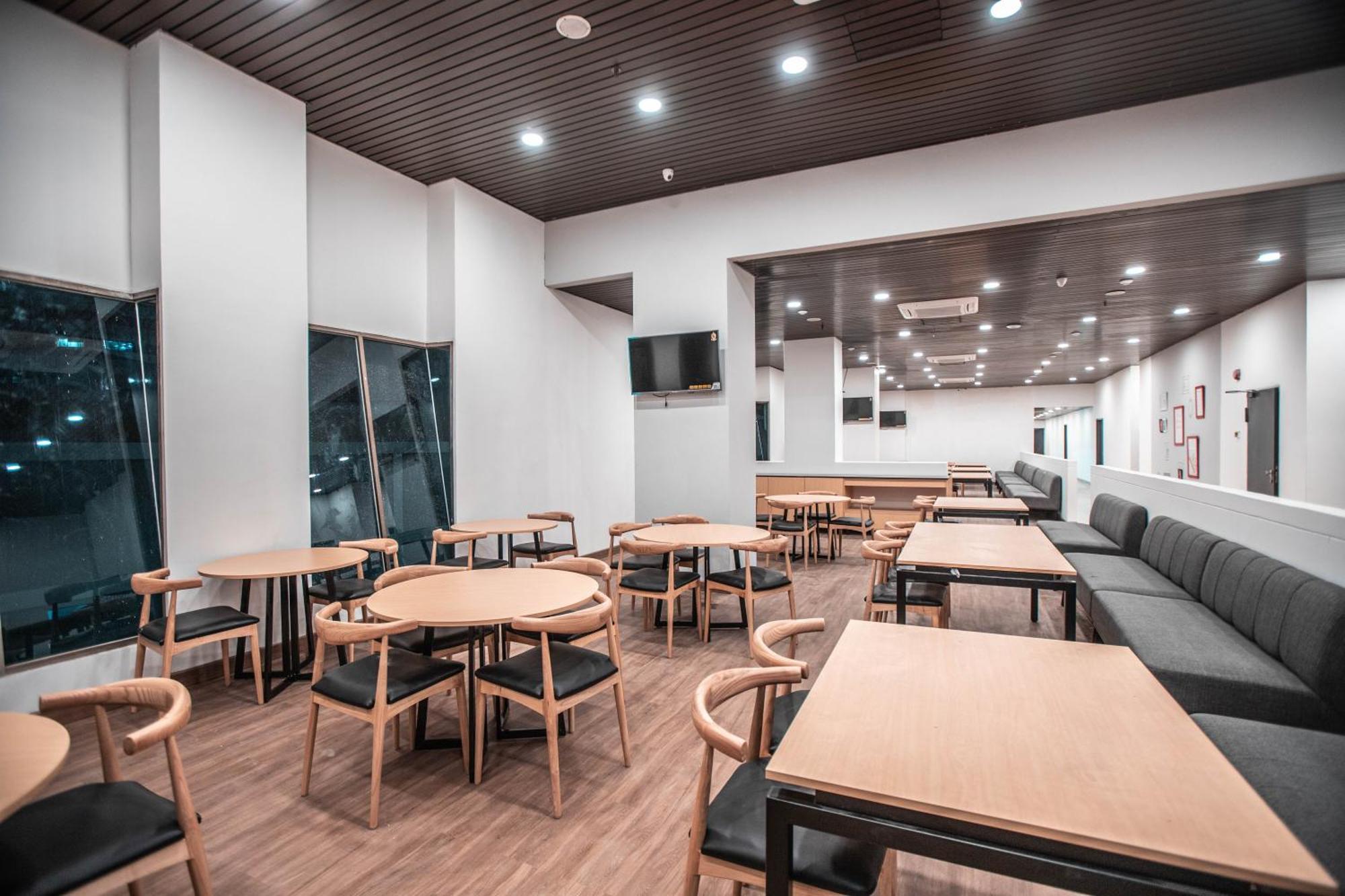Super Oyo Townhouse 1 Hotel Salemba Jakarta Exterior foto