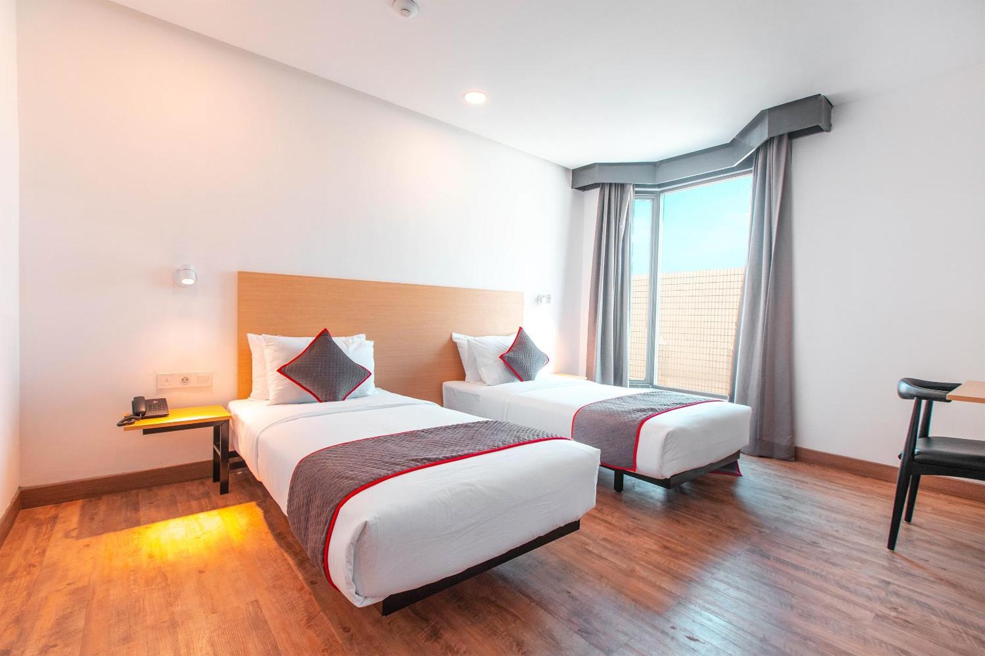 Super Oyo Townhouse 1 Hotel Salemba Jakarta Exterior foto