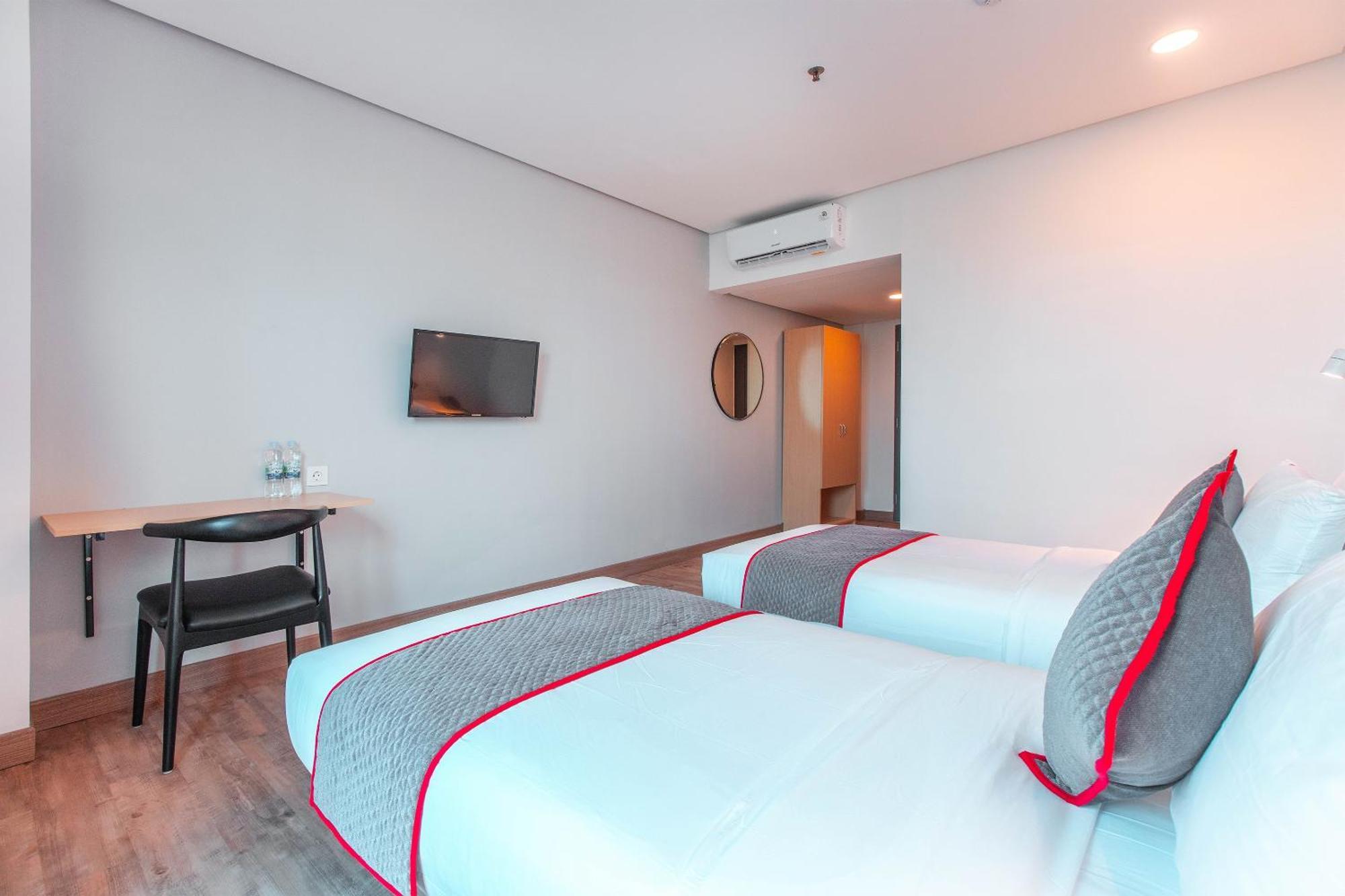 Super Oyo Townhouse 1 Hotel Salemba Jakarta Exterior foto