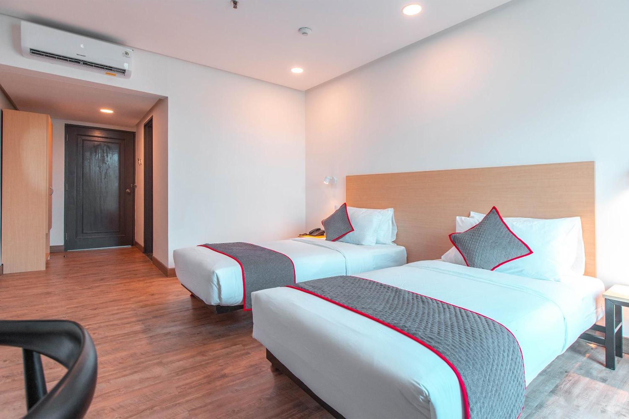 Super Oyo Townhouse 1 Hotel Salemba Jakarta Exterior foto
