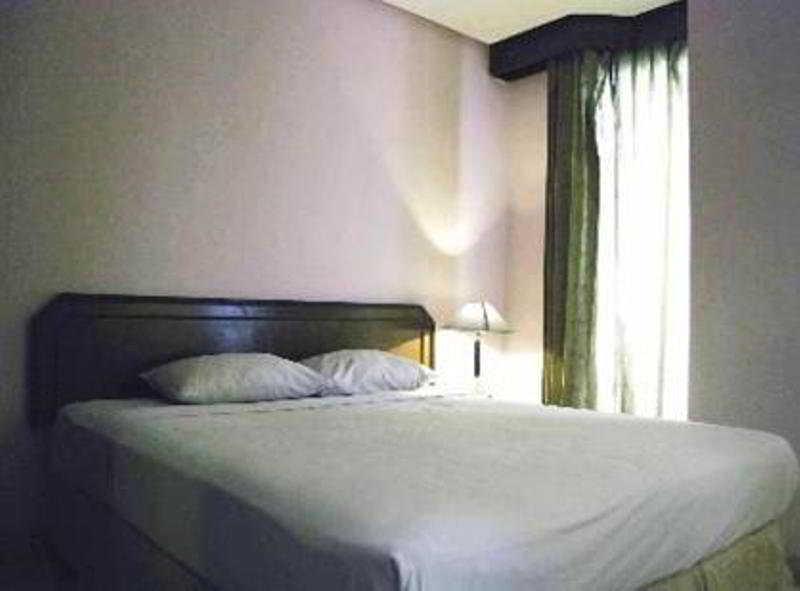 Super Oyo Townhouse 1 Hotel Salemba Jakarta Exterior foto