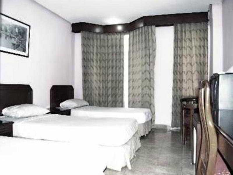 Super Oyo Townhouse 1 Hotel Salemba Jakarta Exterior foto