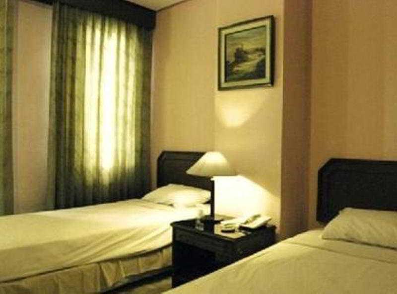 Super Oyo Townhouse 1 Hotel Salemba Jakarta Exterior foto