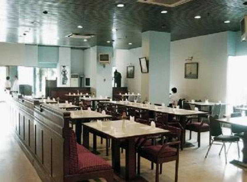 Super Oyo Townhouse 1 Hotel Salemba Jakarta Exterior foto