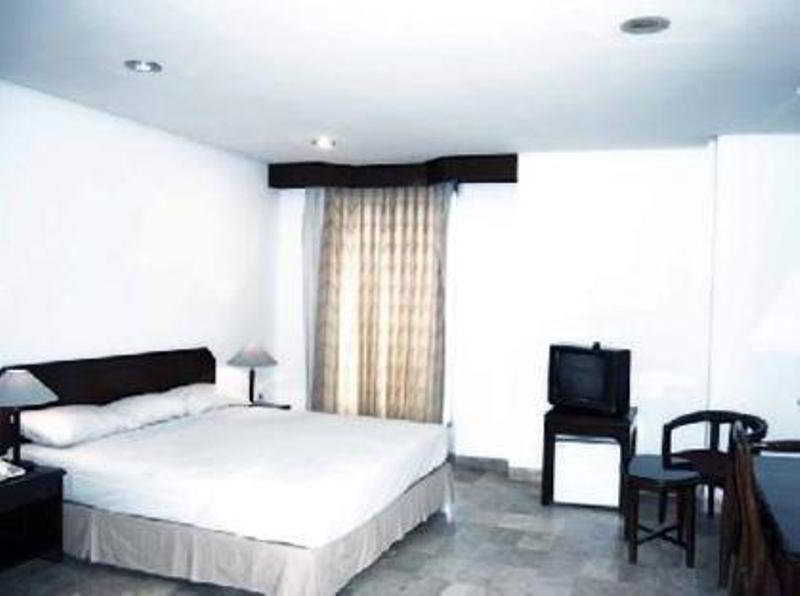 Super Oyo Townhouse 1 Hotel Salemba Jakarta Exterior foto